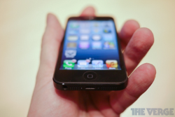 AT&T says Apple iPhone 5 set record sales